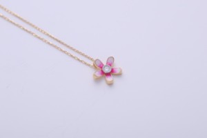 Collar con Colgante de Flor de Plata 925 Sólida, Esmalte Rosa y Centro de Diamantes |   Joyería para Mujer |   Fabricante Personalizado OEM ODM, Venta al Por Mayor - Product Image 4
