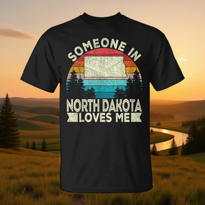 Alguien en Dakota del Norte me ama, camiseta retro con diseño de Dakota del Norte - Product Image 3