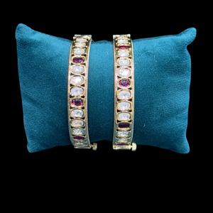 Ensemble de deux bracelets Kundan ouvrables plaqués or de qualité supérieure de créateur élégant pour femmes vêtements de mariage pour filles - Product Image 1