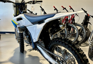 Disponible dès maintenant : Nouvelles motos de motocross TC 125 2025 en stock - Product Image 5