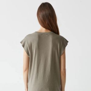 Camiseta elegante con corte en el hombro para mujer: diseño único con ajuste cómodo, ideal para ropa informal y estilos de moda - Product Image 4