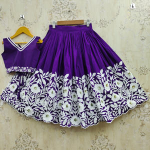Shoryam Fashion – Nouvelle Arrivée : Lehenga Choli Longue pour Filles, Qualité Premium, Tendance Ethnique, Broderie Violette, Idéal pour Fêtes - Product Image 1