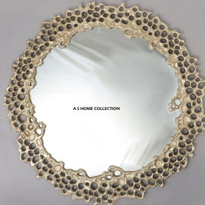Miroir géométrique en métal luxueux et élégant, artisanat en métal tendance au design personnalisé pour la décoration murale de la maison - Product Image 1