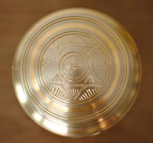Urna de latón bohemio artesanal para cenizas humanas | Florero de mesa de recuerdo conmemorativo Premium | Urna ligera ecológica para adultos - Product Image 4