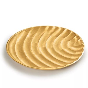 Plateau de service en aluminium doré décoratif avec logo personnalisé vaisselle ronde en métal pour hôtels et restaurants pour décorations de mariage - Product Image 1