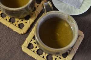 Juego de 4 posavasos cuadrados de bambú con patrón hexagonal Productos ecológicos Hecho en Vietnam Decoración de mesa al por mayor - Product Image 6