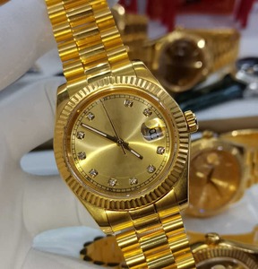 Montre de sport unisexe de luxe plaquée or 24 carats, chronographe numérique personnalisé avec cristal saphir, résistante à l'eau, ton argenté - Product Image 1