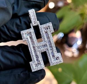 Elegante Colgante Hip Hop con Incrustaciones de Diamantes Moissanite VVS con Certificación GRA, Diseño de Letra Inicial en Plata 925 - Product Image 2