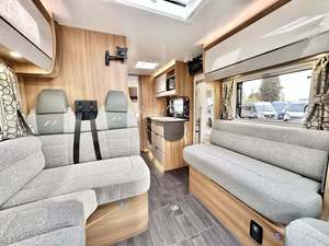 Autocaravana BAILEY AUTOGRAPH Usada a Bajo Precio, RV Blanca de Lujo, Emisión Euro 5, Capacidad para 4-6 Personas, para Camping, Piso Acrílico - Product Image 6
