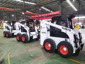 Mini-chargeuse sur pneus avec système hydraulique Parker, boîte de vitesses, transmission 4 roues motrices, moteur Euro5, garantie 5 ans - Product Image 5