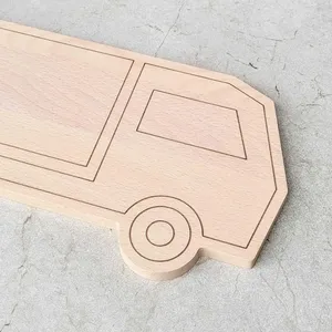 Tagliere in faggio a forma di camion personalizzato | Prodotto e personalizzato in Polonia - Product Image 2