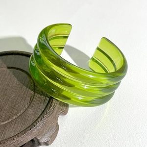 Bracelets en résine de qualité supérieure, nouveau design, anniversaire, ajustables, statement pour filles, accessoires en résine à vendre - Product Image 4