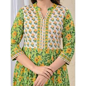 Ensemble Kurta et pantalon en coton imprimé vert Jaal, style de vêtements américain - Product Image 2