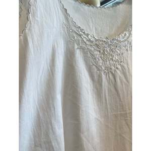 Robe de nuit vintage en lin français Celeste - Product Image 5