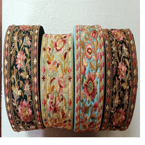 Rubans et dentelles brodés à la machine sur mesure en motifs floraux et couleurs pour robes de mariée Tissu organza grande largeur - Product Image 1