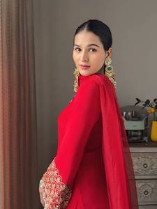 NUEVO SALWAR KAMEEZ MODERNO DEGNER PARA FIESTAS CON DUPPATA ELEGANTE Y TRABAJO DE BORDADO - Product Image 3