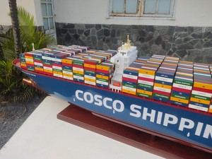 Gia Nhien Maquette de bateau Cosco XXL Commercial du fabricant 200cm Bateau artisanal en bois Design personnalisé pour cadeaux - Product Image 5