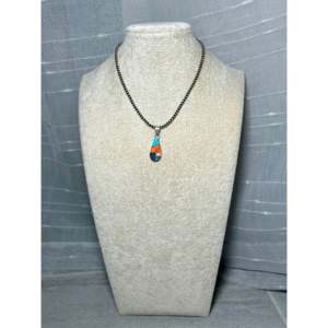 Colgante de Piedras Múltiples Hecho a Mano por Artistas Navajo en Plata de Ley, Joyería Cultural Coleccionable - Product Image 6