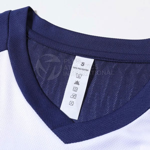 Ensemble d'uniformes de football personnalisés pour hommes avec maillot et short pour l'entraînement d'équipe et les matchs ensemble de maillot de football respirant - Product Image 2