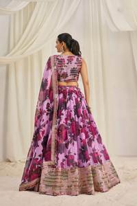 Diseñador Semi-Cosido Organza Lehenga Conjunto Estampado floral Zari Dori Blusa sin costuras Borde de encaje Dupatta para fiestas de invierno - Product Image 6