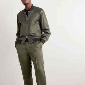 Chaqueta bomber cómoda de secado rápido con logotipo frontal y cuello levantado personalizado para hombre - Product Image 5