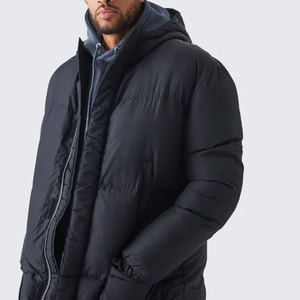 Veste bomber matelassée d'hiver sur mesure OEM, coupe-vent, imperméable, noire, à fermeture éclair, avec capuche, logo frontal, rembourrage en coton, 2025 - Product Image 3