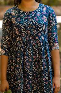 ชุดเดรสลูลานาผ้าฝ้ายแท้พิมพ์ลายด้วยมือ สไตล์โบฮีเมียน สีกรมท่า-ชมพู สำหรับฤดูร้อน ชุดลำลองสำหรับวันหยุด - Product Image 3