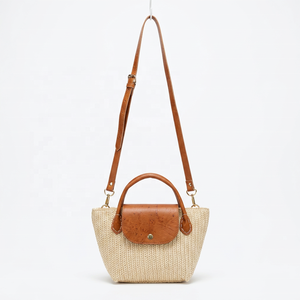 Sac à bandoulière bohème en raphia pour femme avec fermeture à rabat en cuir, sac à main portable d'été, couleur unie beige - Product Image 1
