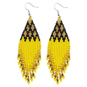 Boucles d'oreilles à longues franges faites à la main pour femmes perlées colorées avec perle de rocaille accessoire de mode de couleur personnalisable - Product Image 3