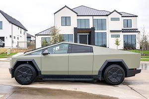 2025 ทีเซลล่า ไซเบอร์ทรัค รุ่น Long Range เบนซิน ไมล์น้อย - Product Image 2