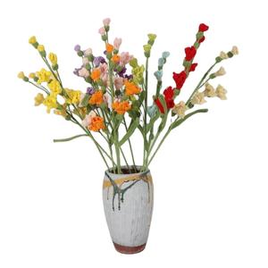 Ramo de Fresias Pequeñas Tejidas a Crochet, Decoración para Sala de Estar o Escritorio, Hecho a Mano con Lana Artificial, Ideal para Graduación - Product Image 1