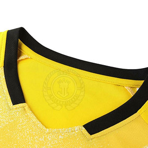 Uniforme de fútbol para adultos de alta calidad para hombres, ropa de equipo, duradero, 100% poliéster, secado rápido, transpirable, colores personalizados y logotipo, ajuste de gran tamaño - Product Image 3