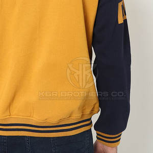 แจ็คเก็ตบอมเบอร์เลตเทอร์แมนแบบคลาสสิกสำหรับทีมวิทยาลัยและเสื้อแจ็คเก็ตลำลองสำหรับผู้ชาย - Product Image 4