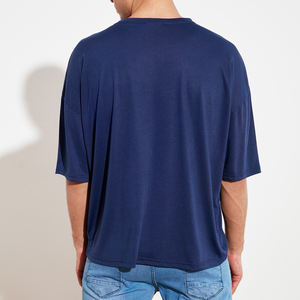 เสื้อยืดผ้าฝ้าย100% 220gsm ลายเรียบสำหรับผู้ชายเสื้อยืดสตรีทโอเวอร์ไซส์ความยาวออกแบบตามสั่ง - Product Image 3