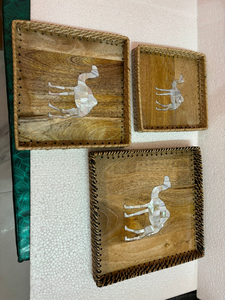 Plateau en rotin tressé rustique en bois, grand plateau carré en rotin par Decor World Expo - Product Image 4