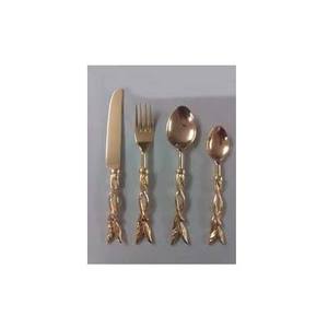 Juego de cucharas para servir de acero inoxidable pulido en tono dorado con diseño de mango de diseñador Juego de servidor Royal Look - Product Image 1