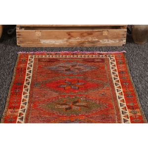 Alfombra Turca Vintage Pequeña de 3x15.8 pies, Naranja Marrón Geométrica con Elementos Florales - Product Image 2