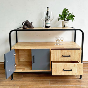 Vitrina de Madera Natural KTB68133 con Marco de Hierro, 3 Compartimentos, Puertas Planas - Estilo Minimalista de Lujo para Sala de Estar - Product Image 3