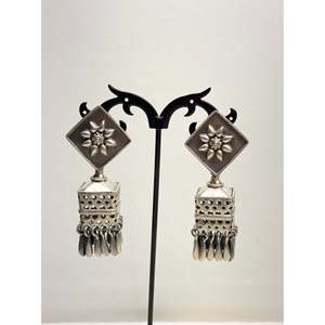 ต่างหูเงินแท้ 925 รุ่น Tridha Vintage ทรงสี่เหลี่ยม ดีไซน์แบบจัมก้าและแบบแชนเดอเลียร์ เหมาะสำหรับงานแต่งงาน - Product Image 3