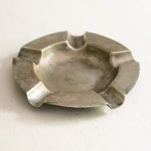 Cendrier en acier inoxydable avec un design régulier simple pour les accessoires de fumer à la maison ou en club - Product Image 2