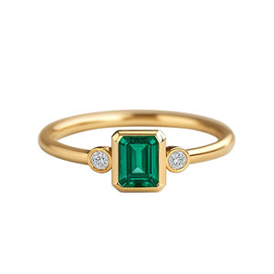 Anillo de oro sólido minimalista solitario de 14 quilates con piedra preciosa Esmeralda y proveedor de joyería de anillo de diamante certificado - Product Image 1