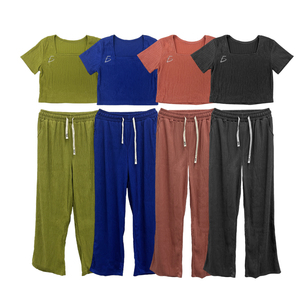 Set Casual Monocromatico con Top Corto e Pantaloni a Gamba Larga, Traspirante, Tessuto con Stampa a Motivi e Decorazioni Patchwork, Vestibilità Comoda - Product Image 3