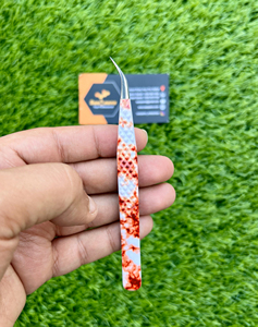 Pinzas profesionales para extensión de pestañas de acero inoxidable, Punta completamente cerrada con estampado de mármol con agarre sólido, sostenible, ecológico - Product Image 1