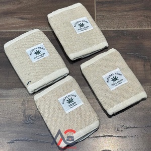 Cartera Triple Hecha a Mano con Cáñamo del Himalaya Natural, Cartera Minimalista Ecológica para Tarjetas y Efectivo, Monedero de Cáñamo de Diseño Sostenible - Product Image 1