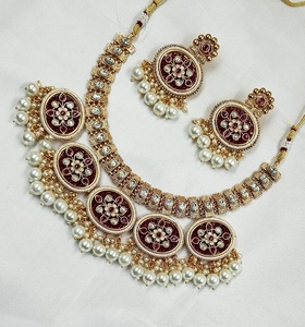 Conjunto de Gargantilla Royal Mossanite Polki, conjunto de estilo clásico Kundan con centro de mesa Esmeralda para mujeres y niñas para bodas y compromisos - Product Image 2