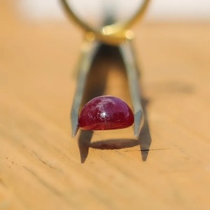 Mehrajudin Gems Rubis étoilé, pierre précieuse en vrac, cabochon ovale 11.5x9.4mm (6.95 Carat), traité par cirage/huile, pierre de naissance de juillet - Product Image 4