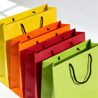 Sac en papier d'emballage cadeau de luxe en carton de qualité supérieure avec logo de marque imprimé personnalisé
