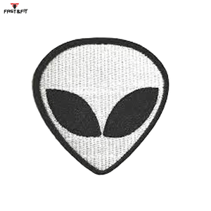Parches Bordados en 3D de PU de Alta Calidad con Logotipo Personalizado, a Precio Económico y de Tendencia, con Borde Adhesivo Merrow para Gorras, Hechos en Pakistán - Product Image 3