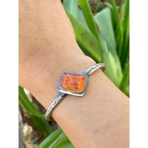 Bracelet manchette en argent sterling avec coquille d'huître épineuse Boyd Ashley - Bijoux de mode - Product Image 2