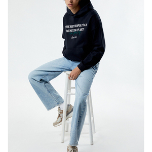 Fournisseur de sweats à capuche avec impression en relief OEM, sweat à capuche de haute qualité et lourd avec un design d'impression en relief, idéal pour les marques de vêtements personnalisées - Product Image 4